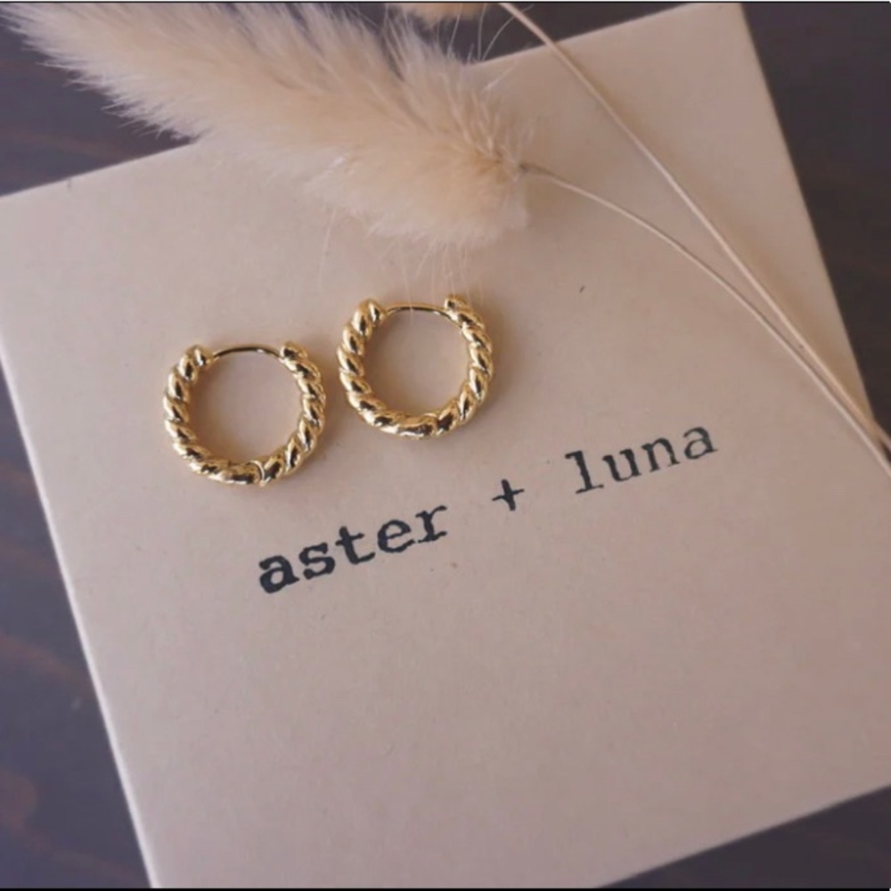Gold Isla Hoop Earrings